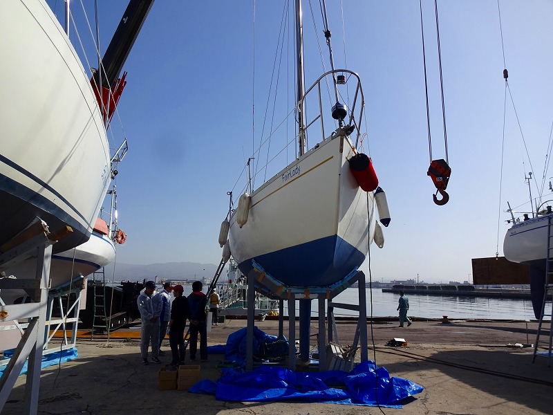 艇の上架のようす